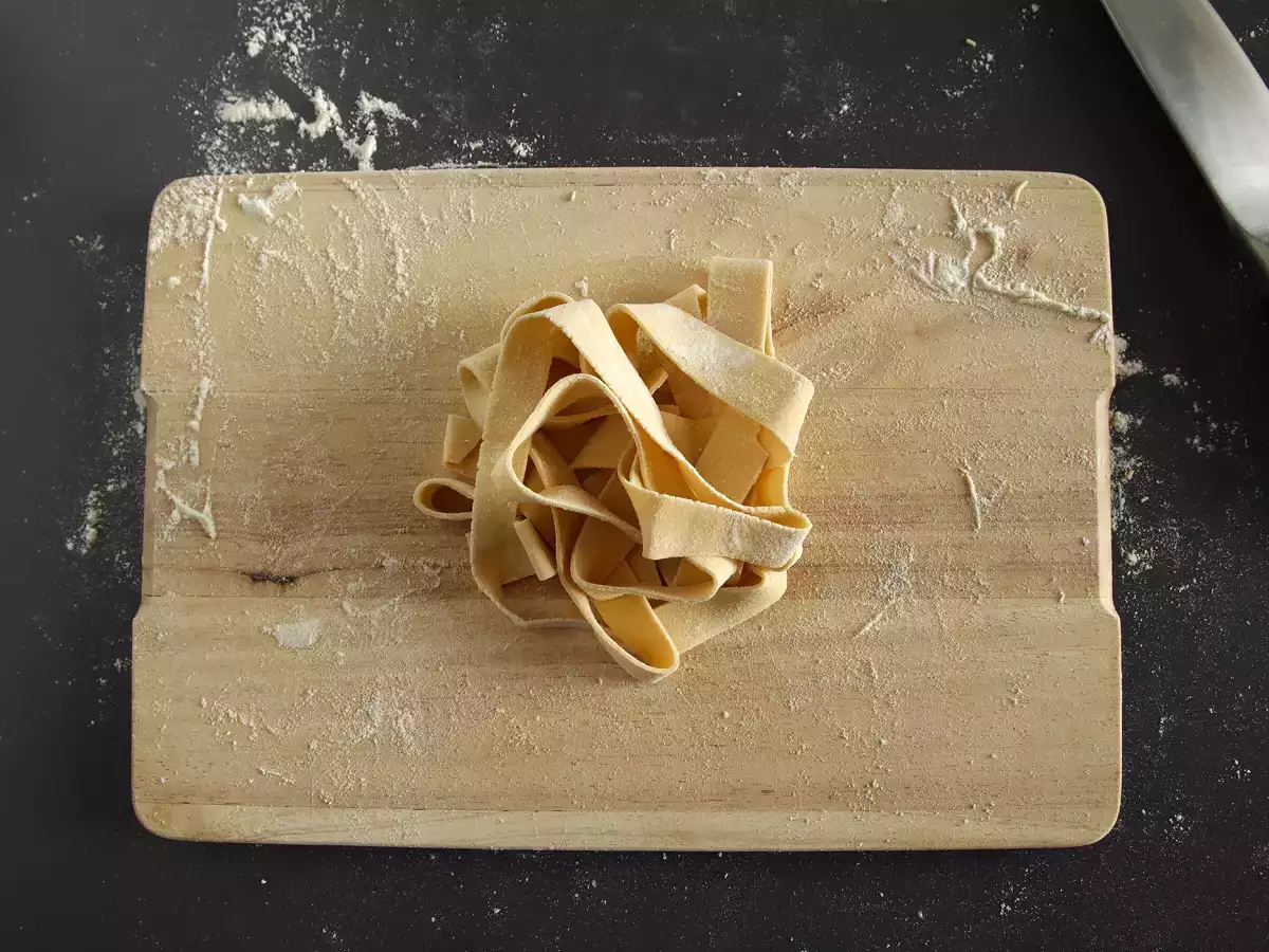 Ev yapımı yumurtalı pappardelle: adım adım açıklanan tarif - fotoğraf 4