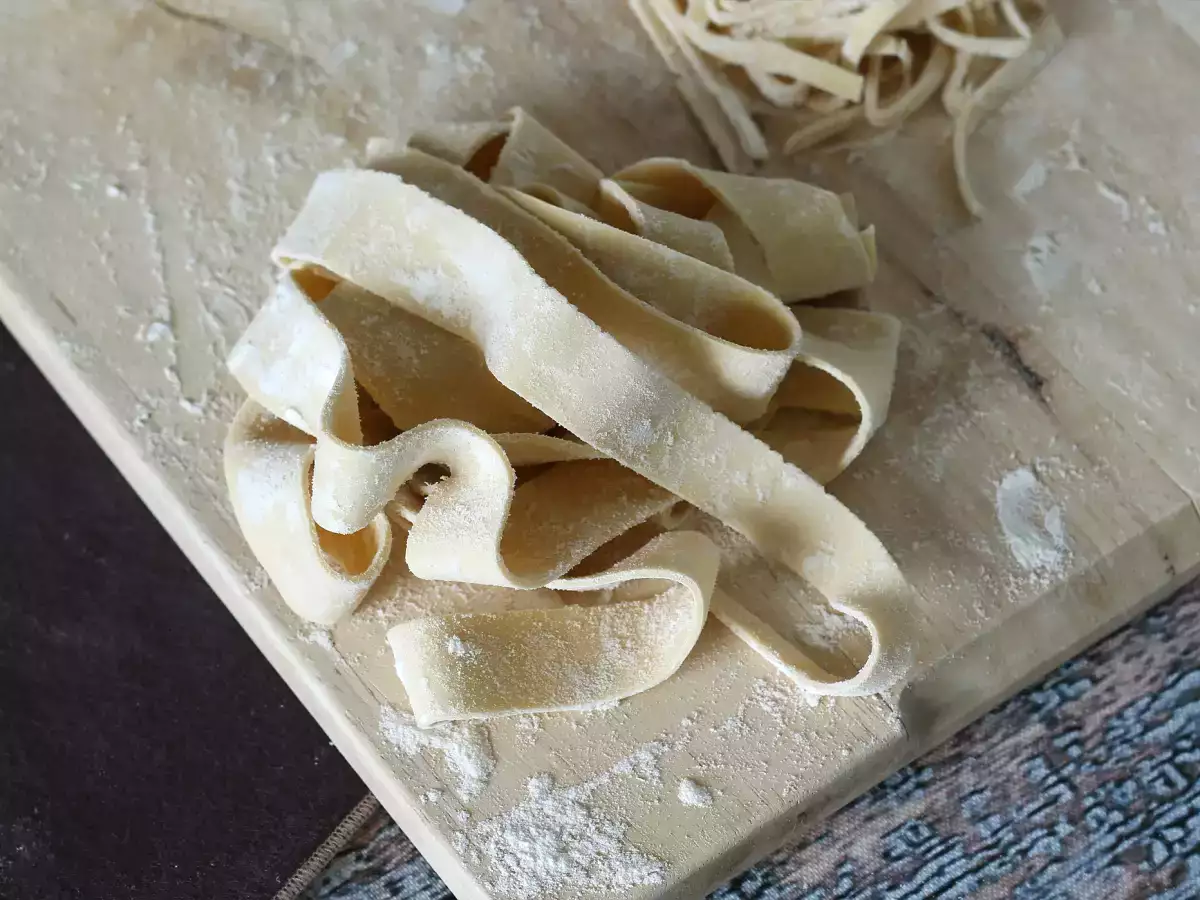 Ev yapımı yumurtalı pappardelle: adım adım açıklanan tarif - fotoğraf 5