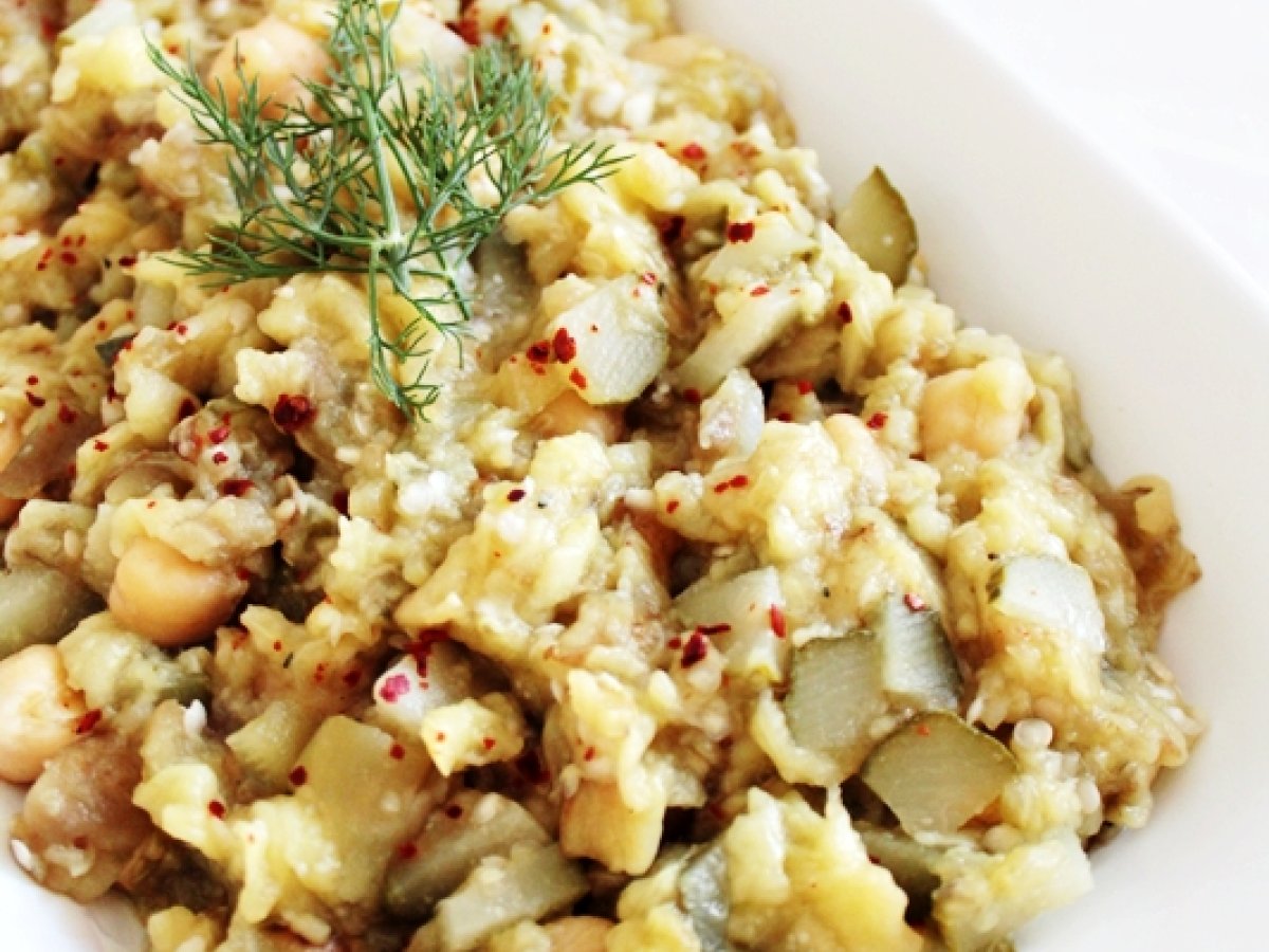 FARKLI KÖZ PATLICAN SALATASI