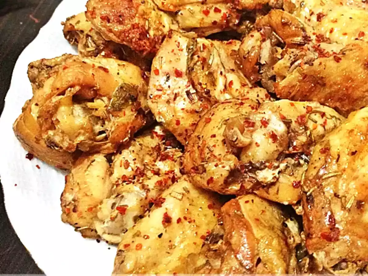 FIRIN POŞETİNDE SOYA SOSLU KANATve ÇOBAN SALATA