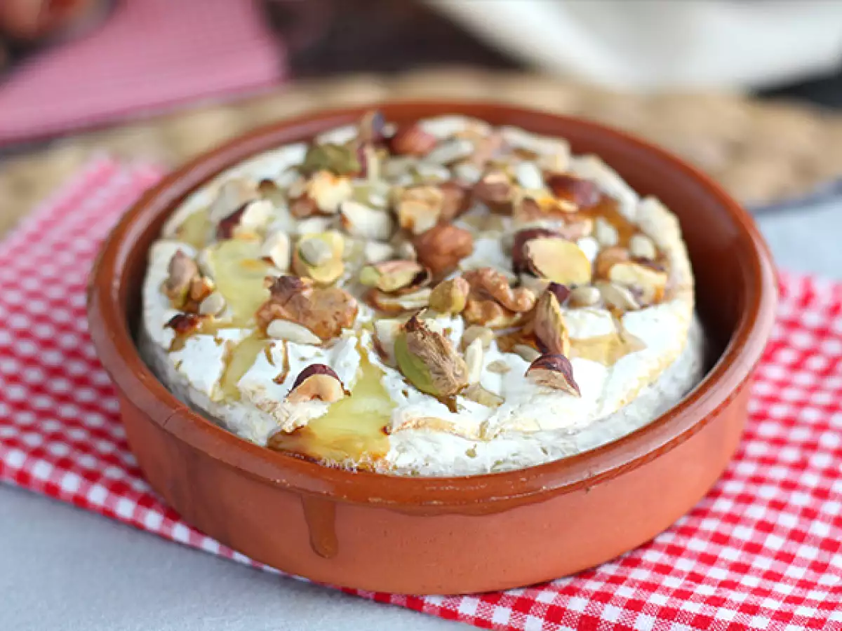 Fırında Bal ve Cevizli Camembert - fotoğraf 2