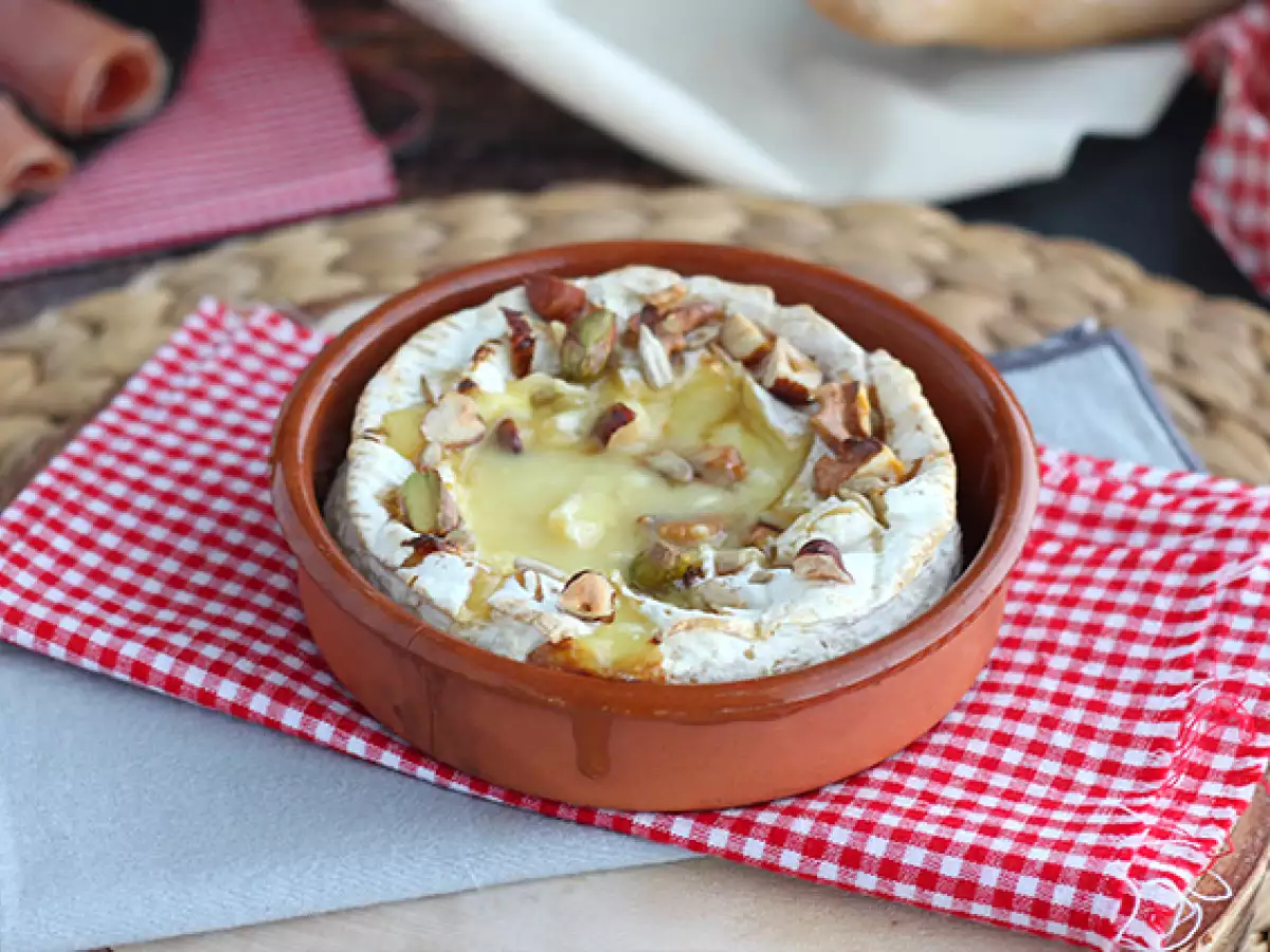 Fırında Bal ve Cevizli Camembert - fotoğraf 3