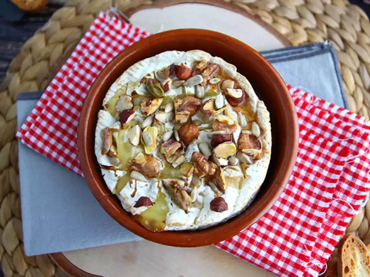 Fırında Bal ve Cevizli Camembert - fotoğraf 5