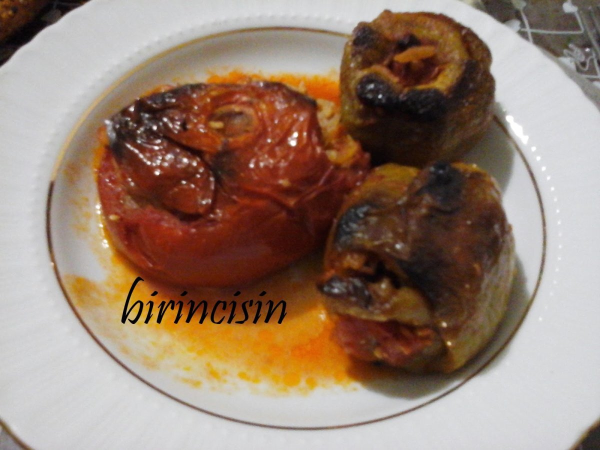 FIRINDA BİBER VE DOMATES DOLMASI