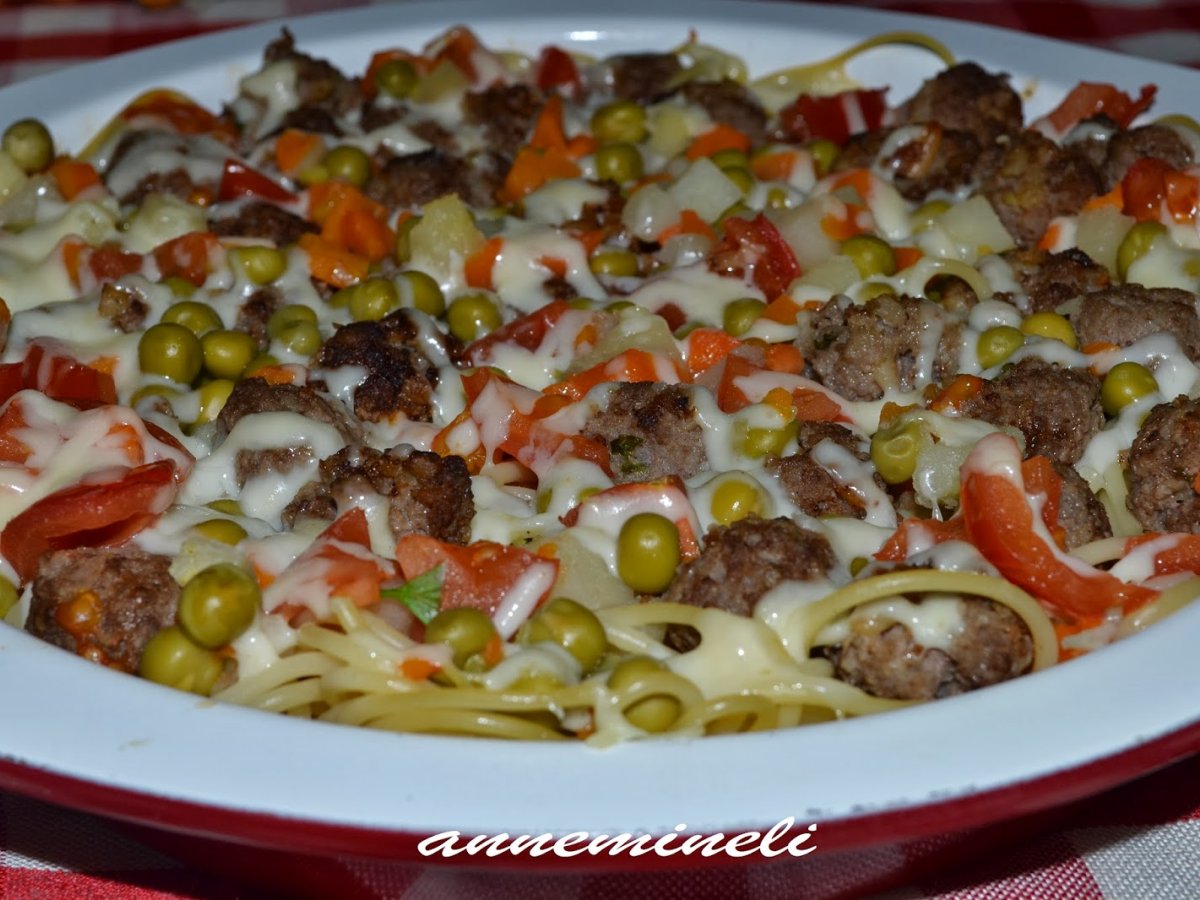 FIRINDA KÖFTELİ SPAGETTİ