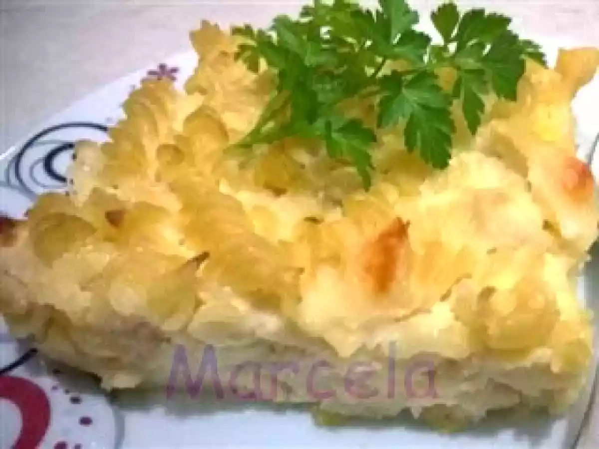 Fırında peynirli makarna