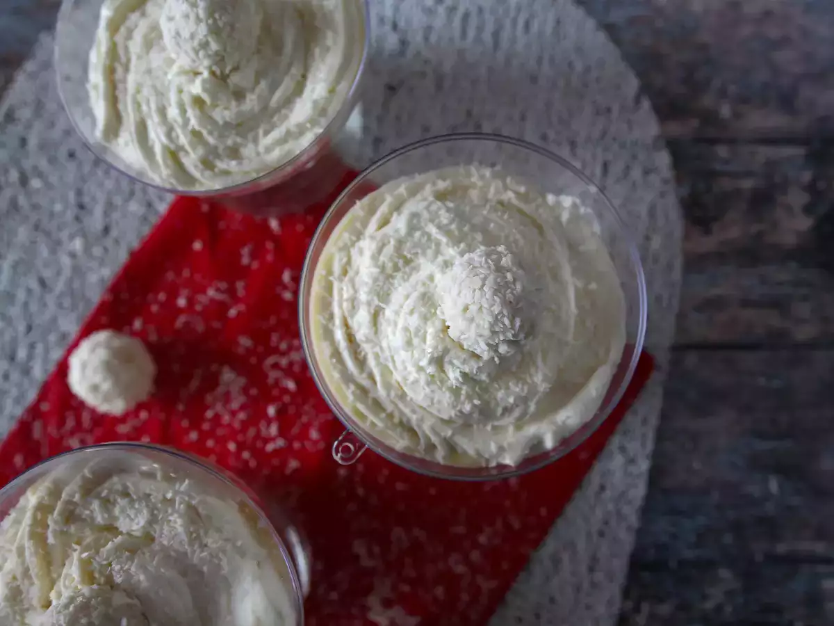 Fırında pişmeyen Raffaello tarzı hindistan cevizli verrines - kar küresinde masalsı bir tatlı - fotoğraf 4
