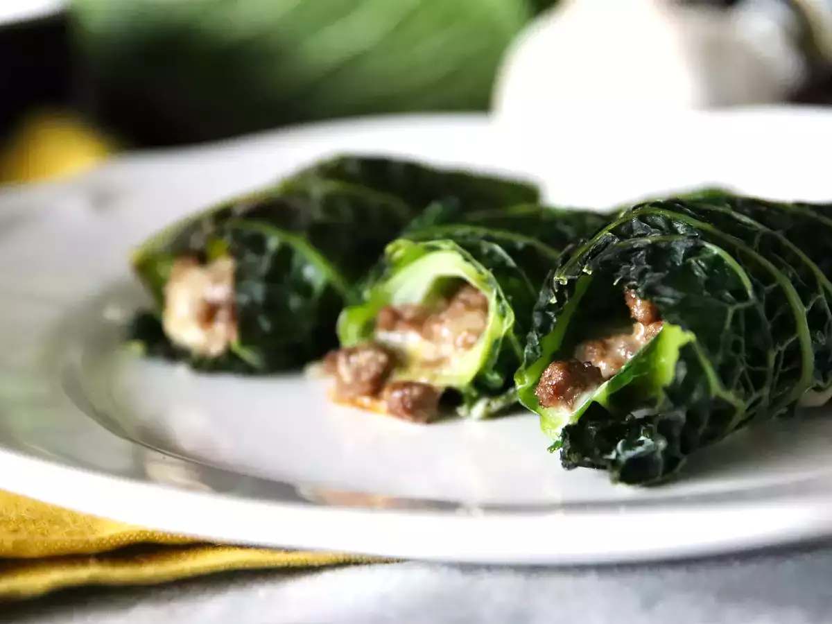 Fırında savoy lahanası ruloları, aile yemeği için kolay ve ucuz bir tarif - fotoğraf 3