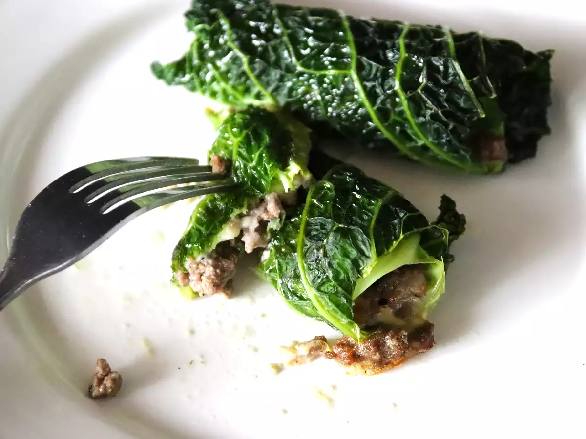 Fırında savoy lahanası ruloları, aile yemeği için kolay ve ucuz bir tarif - fotoğraf 5