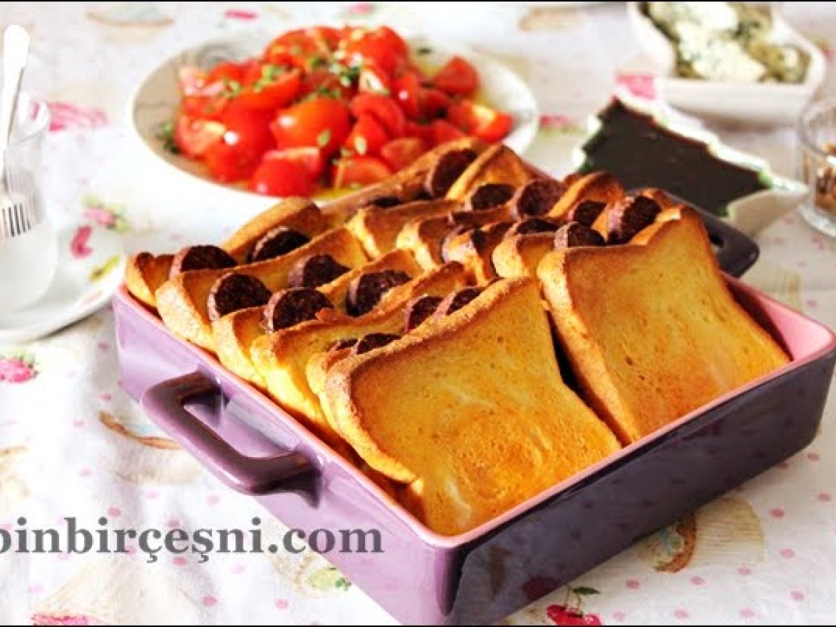 Fırında Sucuklu Ekmek Katmanları / French-Toast Strata with Sausage