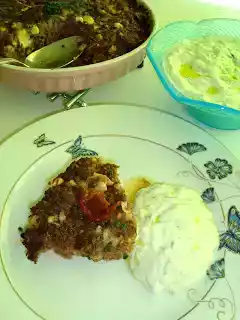 Fırında yunan köftesi ve yunan cacığı