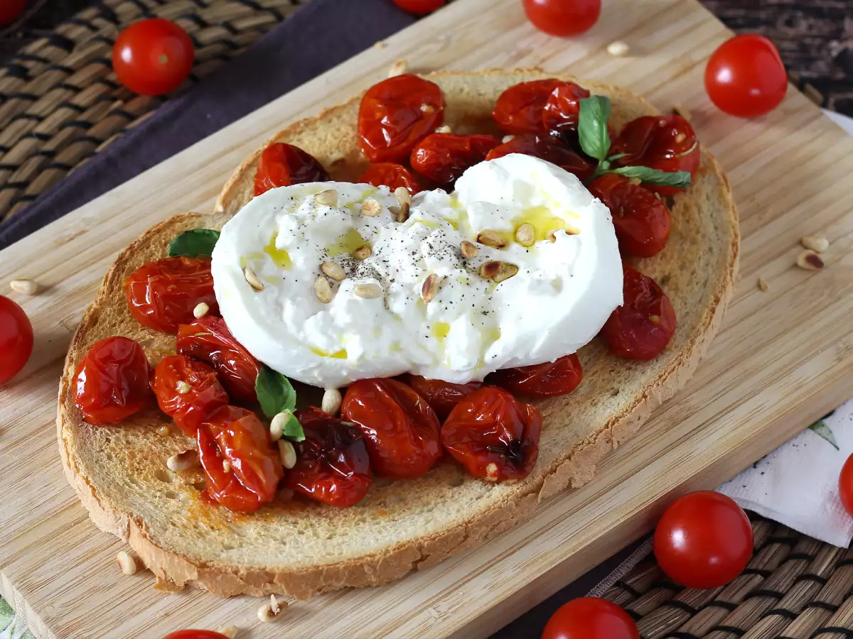 Fırınlanmış Domatesli ve Burratalı Bruschetta - fotoğraf 3