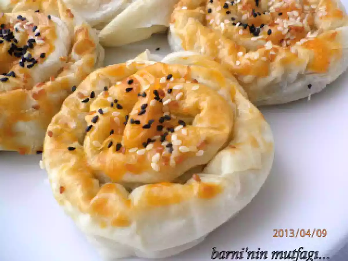Fıstıklı Üzümlü Gül Böreği - fotoğraf 2