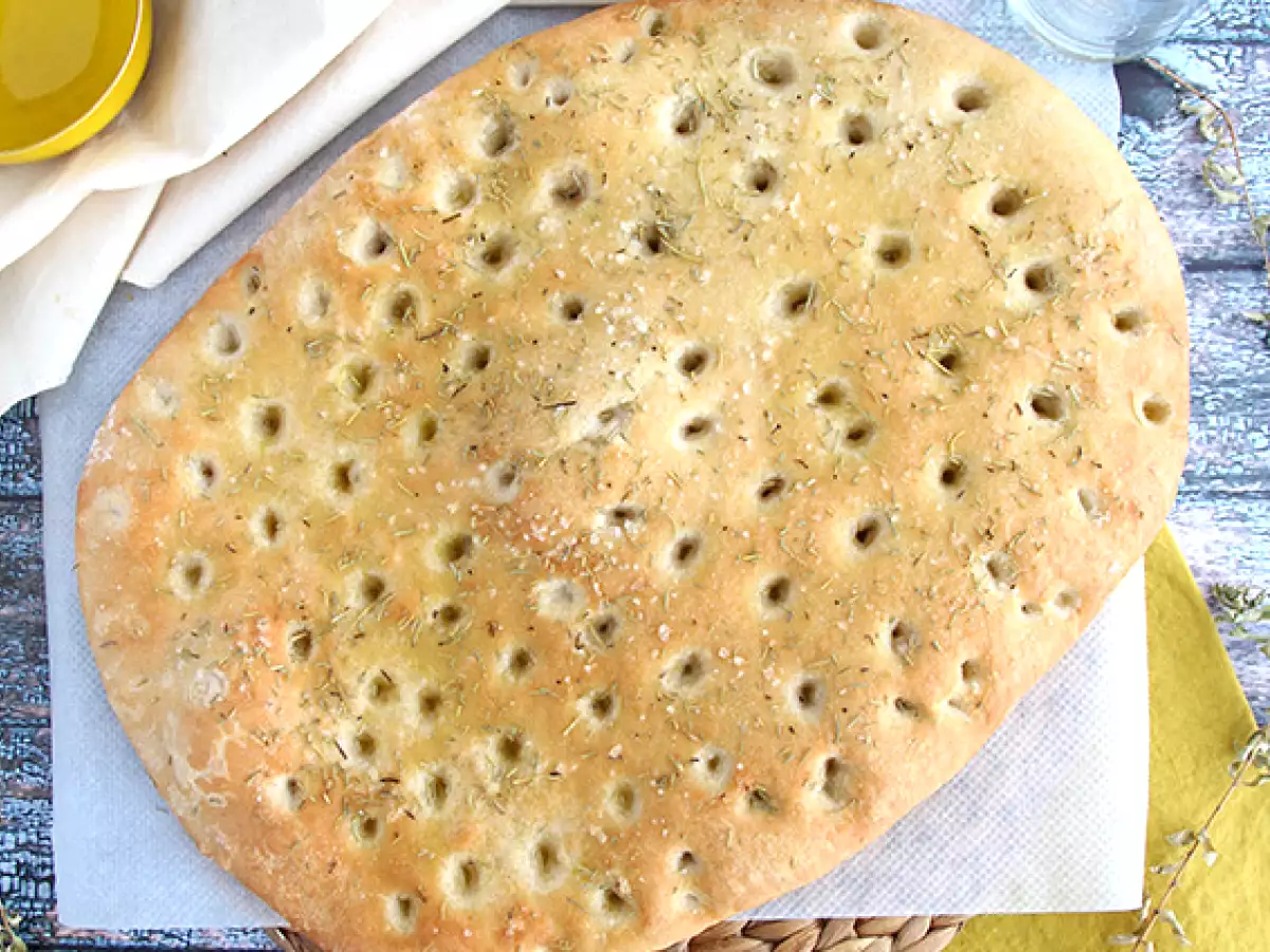 Focaccia, biberiyeli İtalyan ekmeği - fotoğraf 3
