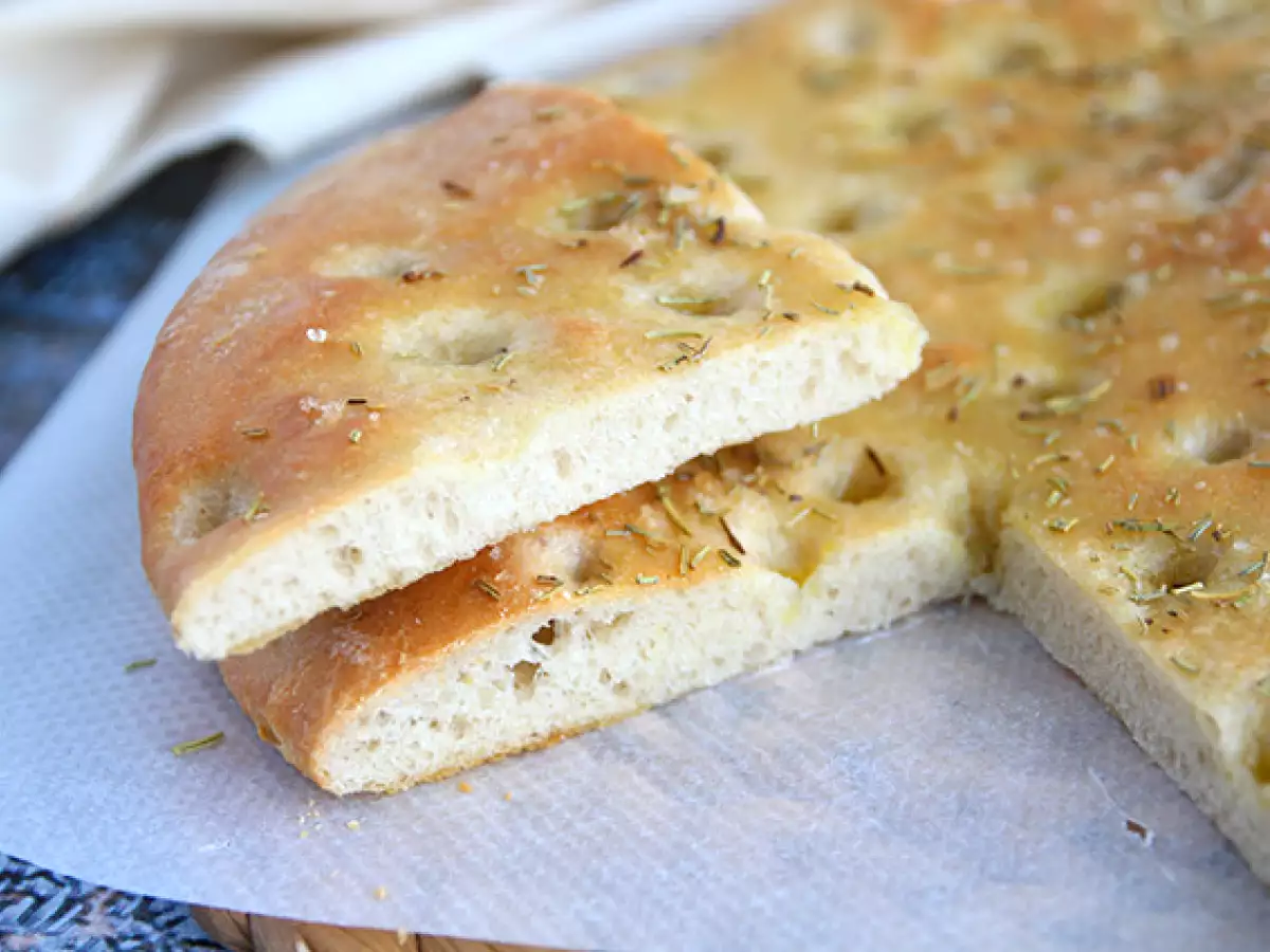 Focaccia, biberiyeli İtalyan ekmeği - fotoğraf 4