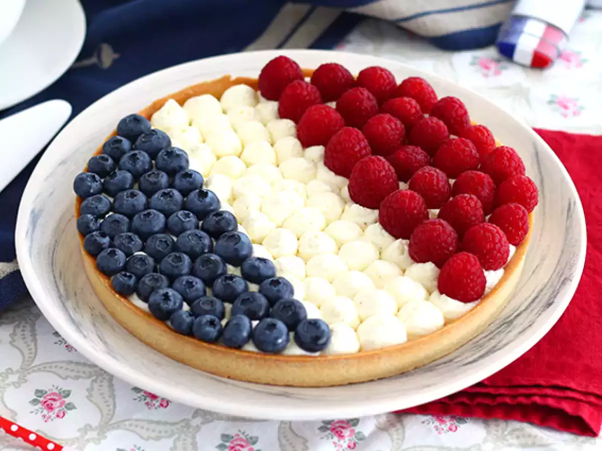 Fransa mavi beyaz kırmızı tart - fotoğraf 2