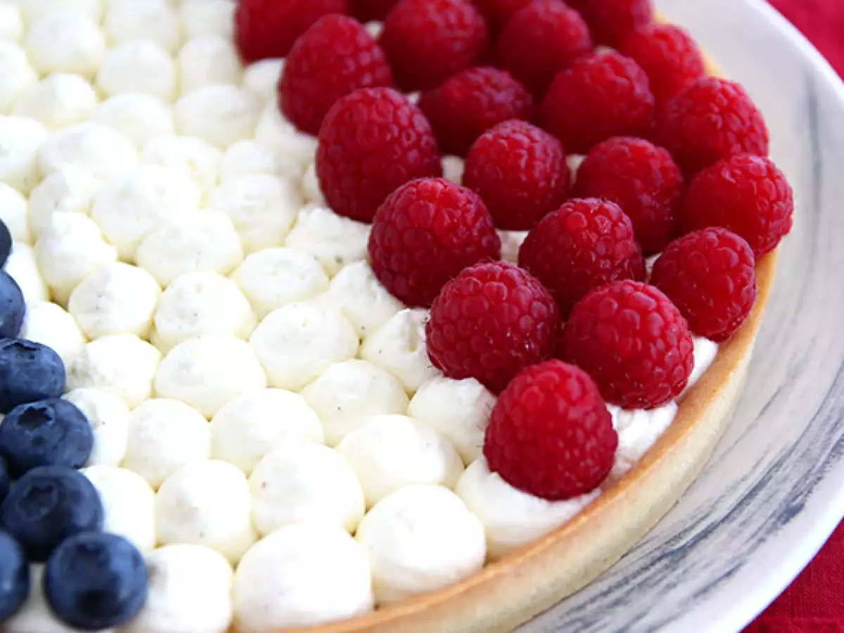 Fransa mavi beyaz kırmızı tart - fotoğraf 3