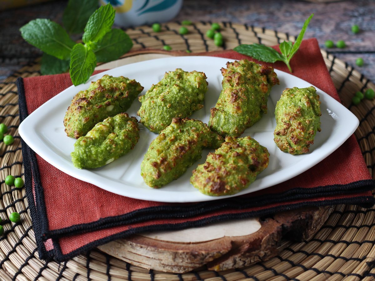 Fritözde bezelye ve beyaz peynir köftesi: lezzetli ve hazırlaması çok hızlı!