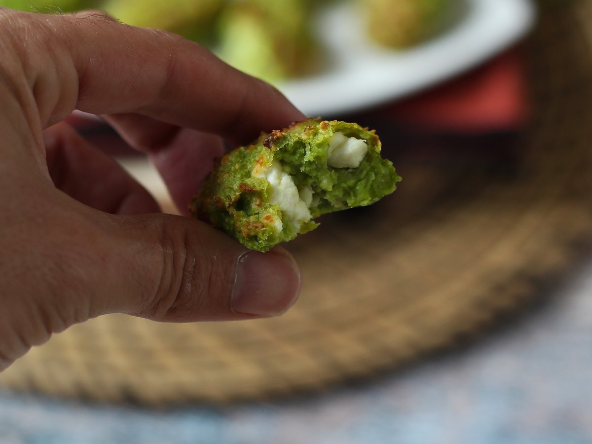 Fritözde bezelye ve beyaz peynir köftesi: lezzetli ve hazırlaması çok hızlı! - fotoğraf 6