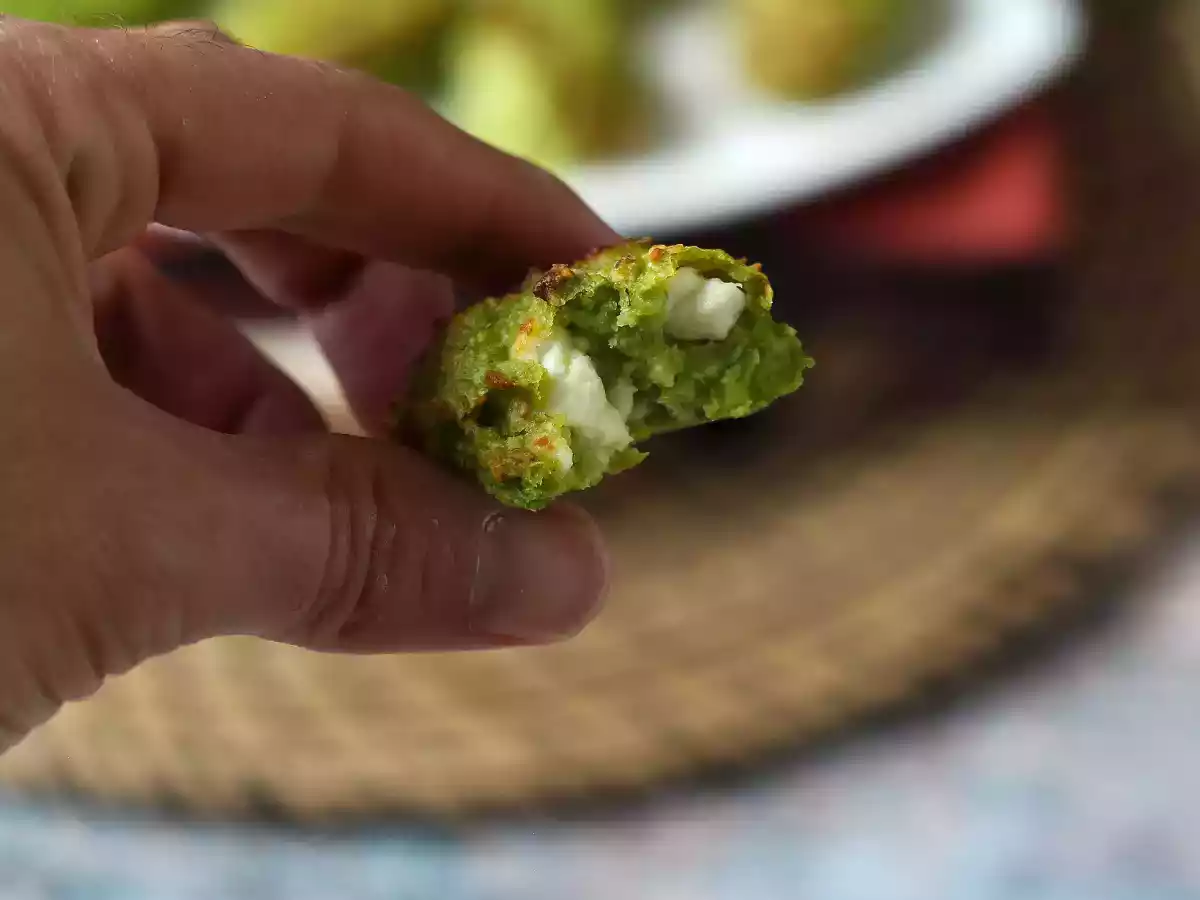 Fritözde bezelye ve beyaz peynir köftesi: lezzetli ve hazırlaması çok hızlı! - fotoğraf 6