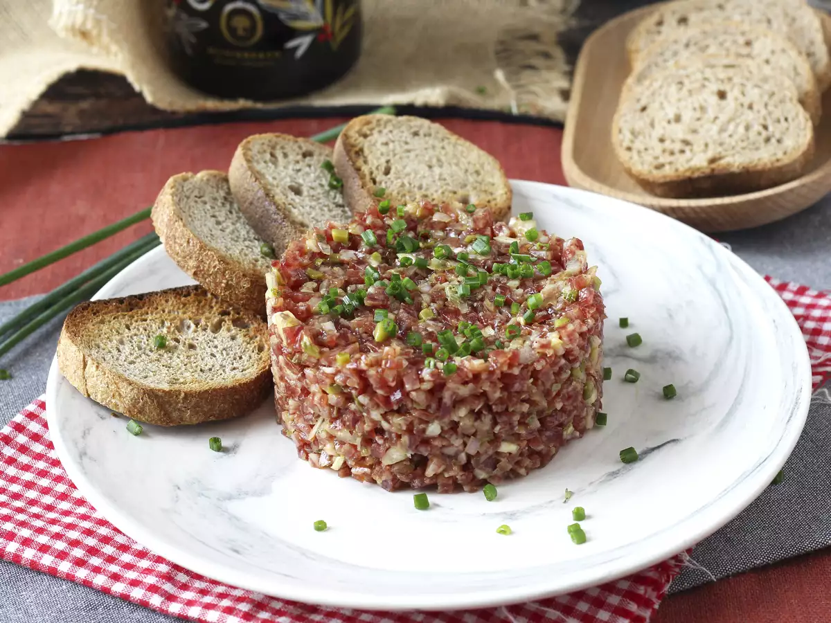 Fuet tartarı: klasik steak tartarın hızlı bir versiyonu - fotoğraf 3
