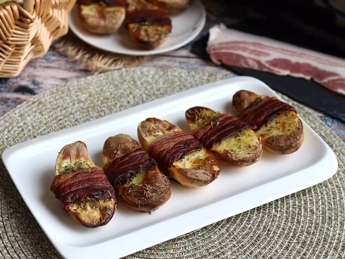 Füme bacon'a sarılmış fırında patates - fotoğraf 4