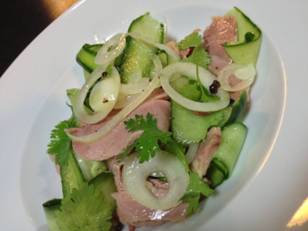 Füme ördek göğsünden bir salata