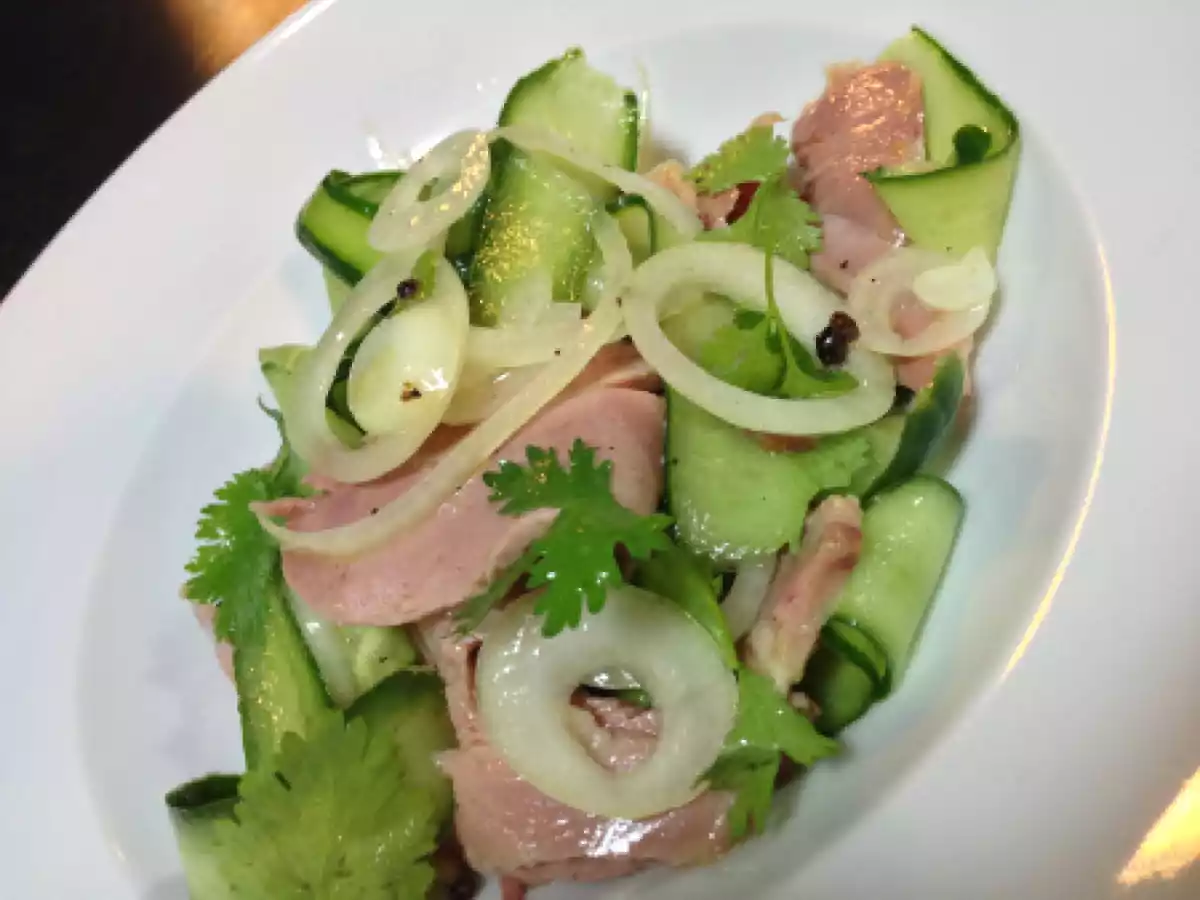 Füme ördek göğsünden bir salata