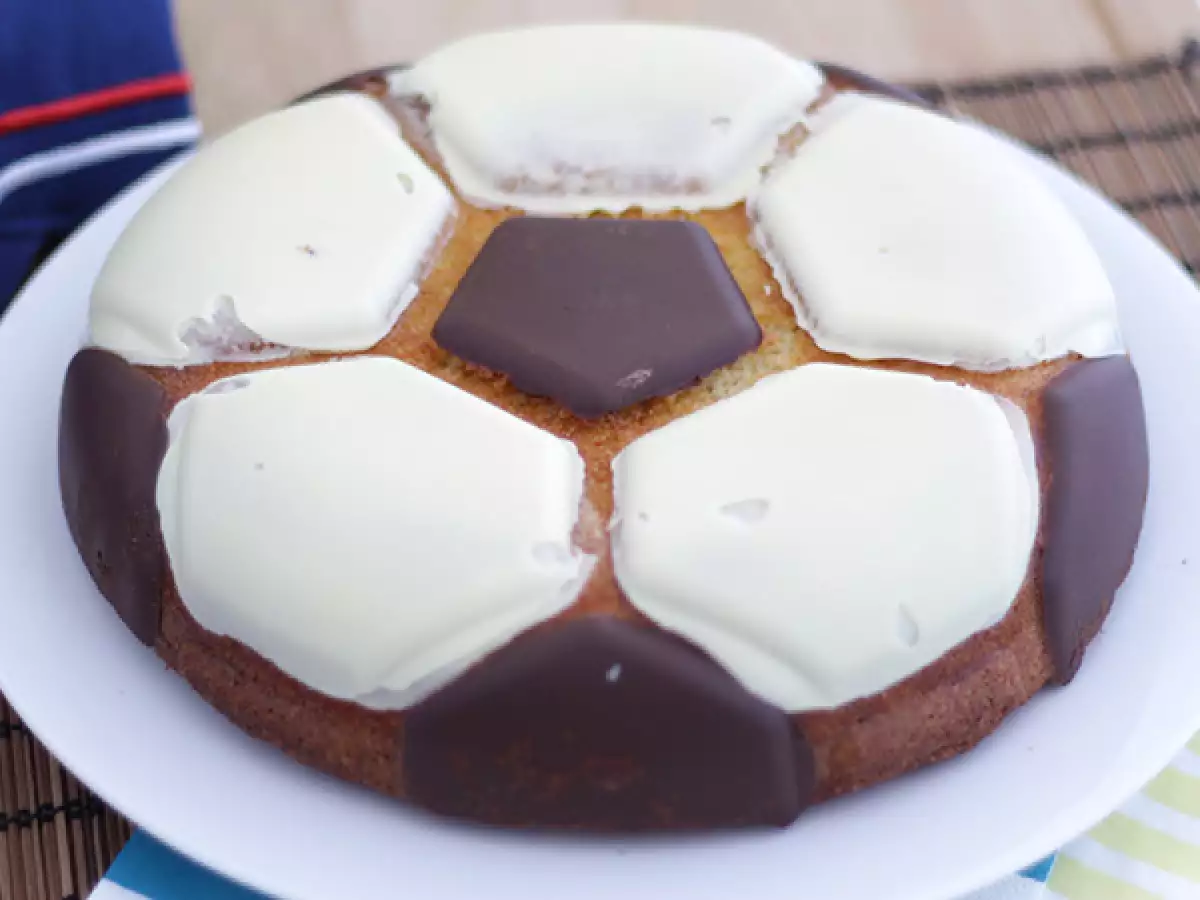 Futbol Topu Şeklinde Kek Tarifi