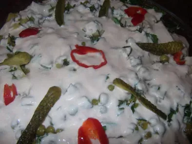 Garnitürlü kat kat patetes salatası