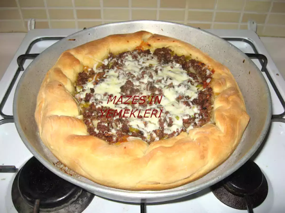 GÖBEĞİ AÇIKTA KALMIŞ BÖREK