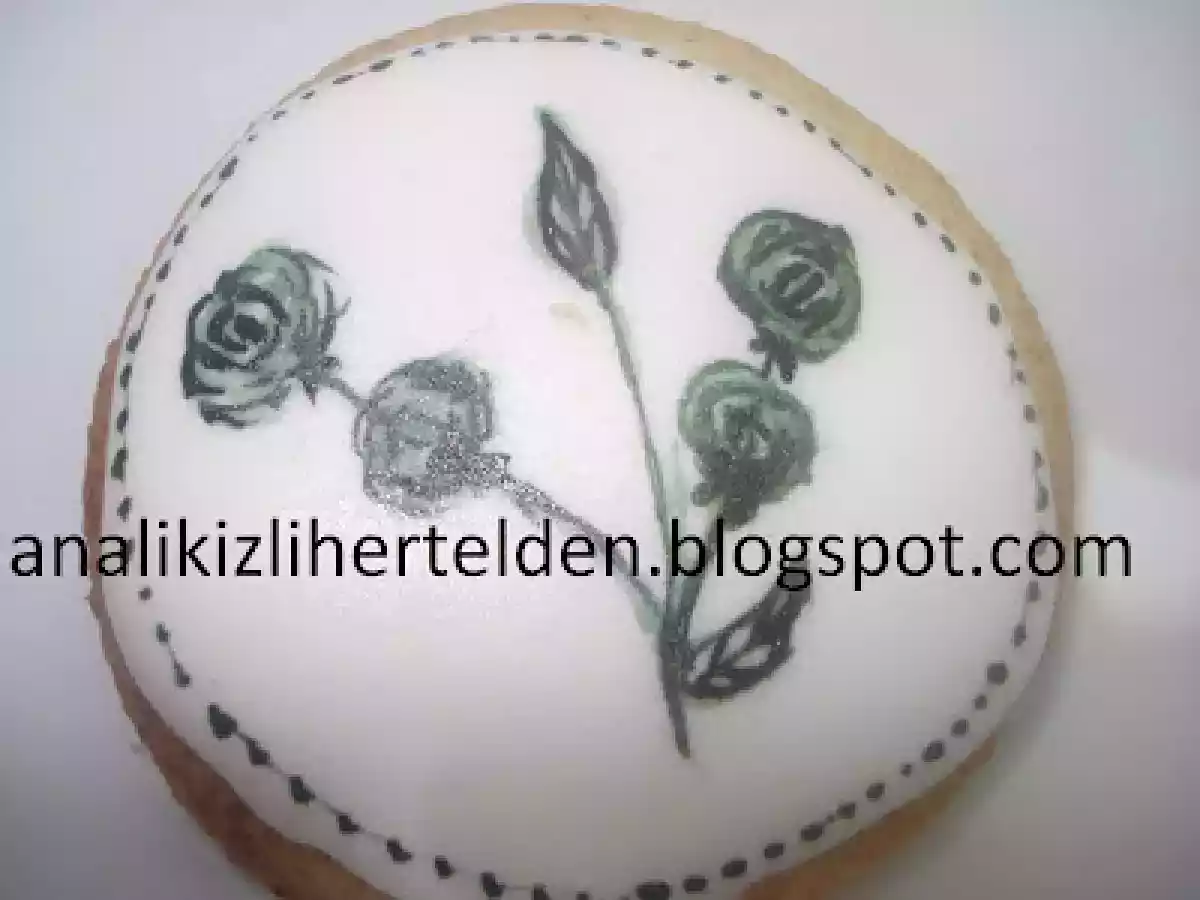 GÜL DESENLİ ZENCEFİLLİ KURABİYELERİM