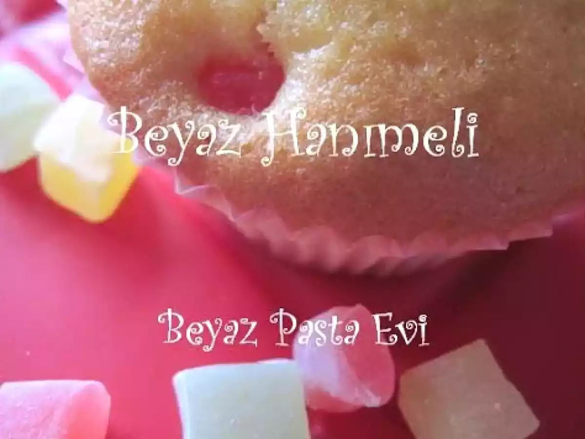 Gül sulu ve lokumlu kek