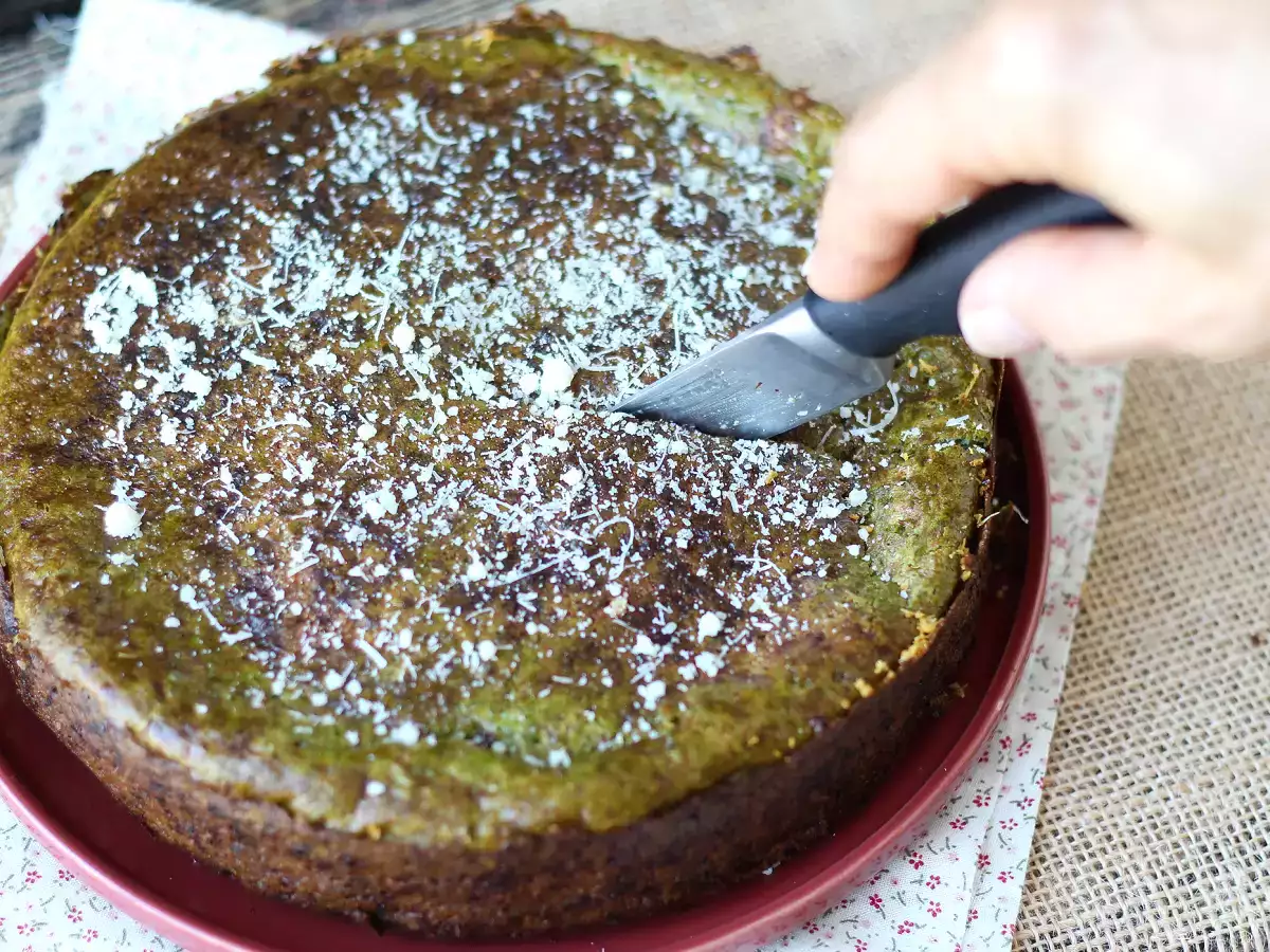 Hamursuz ıspanaklı ve gouda peynirli kiş - fotoğraf 4