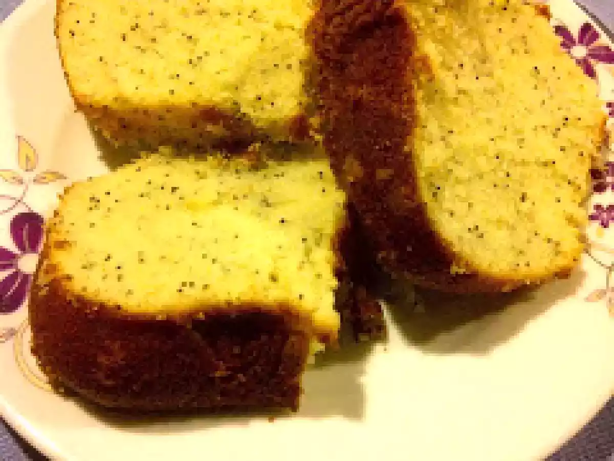 HAŞHAŞLI KREMALI KEK