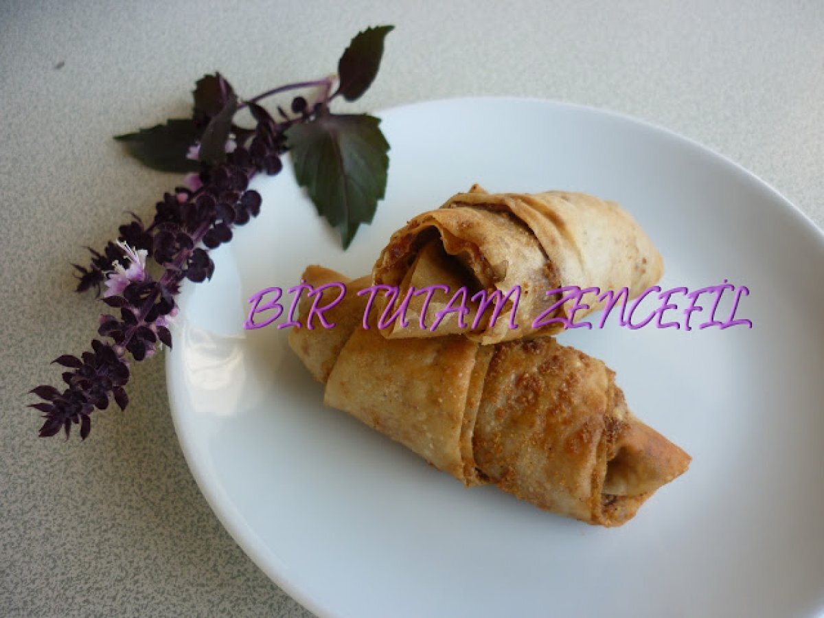 HAŞHAŞLI MERCİMEKLİ BÖREK
