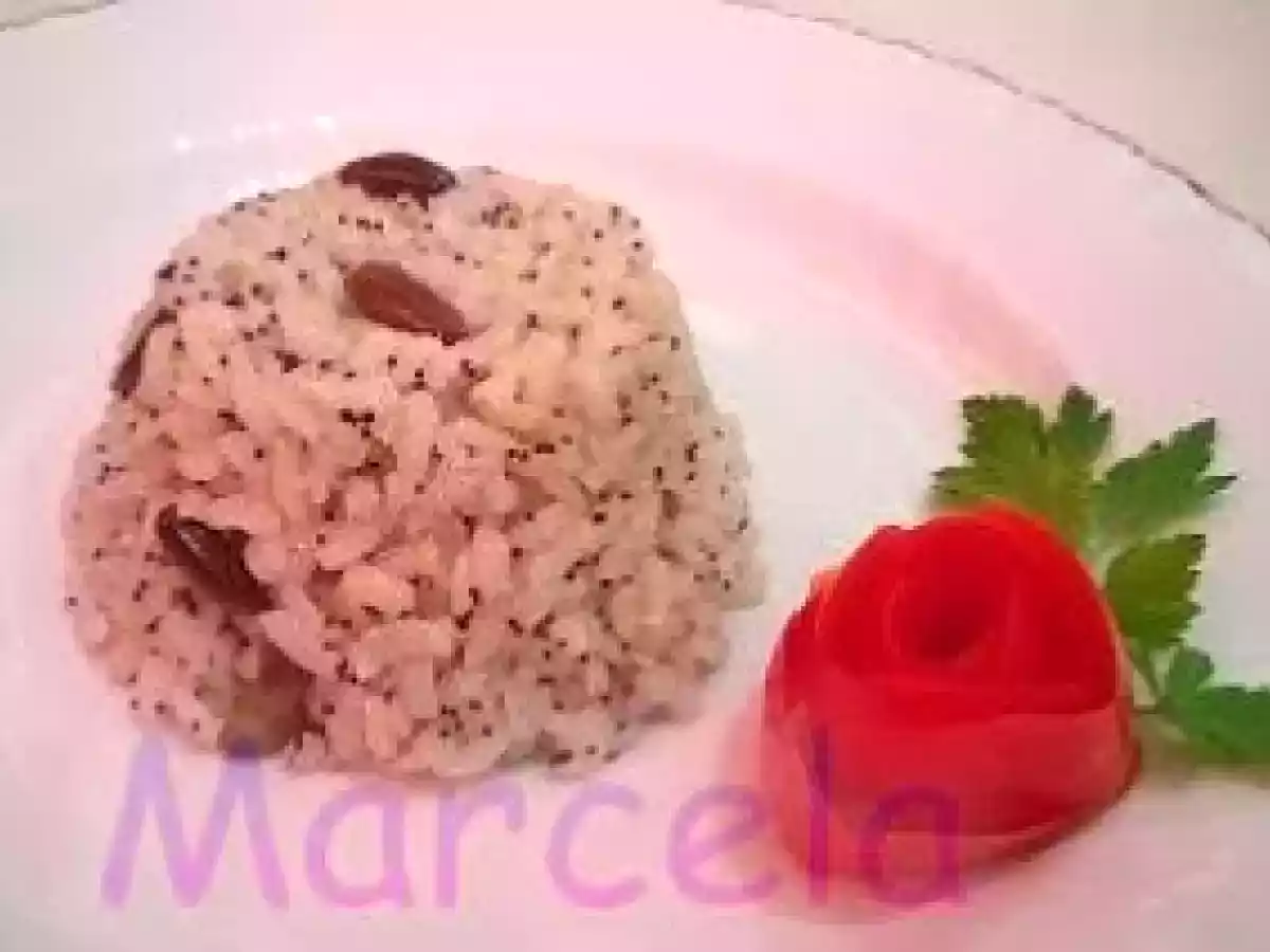 HAŞHAŞLI VE ÇAM FISTIKLI KEPEKLİ PİRİNÇ PİLAVI