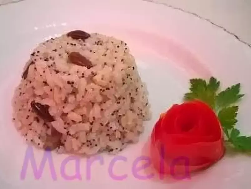 Haşhaşlı ve çam fıstıklı kepekli pirinç pilavı