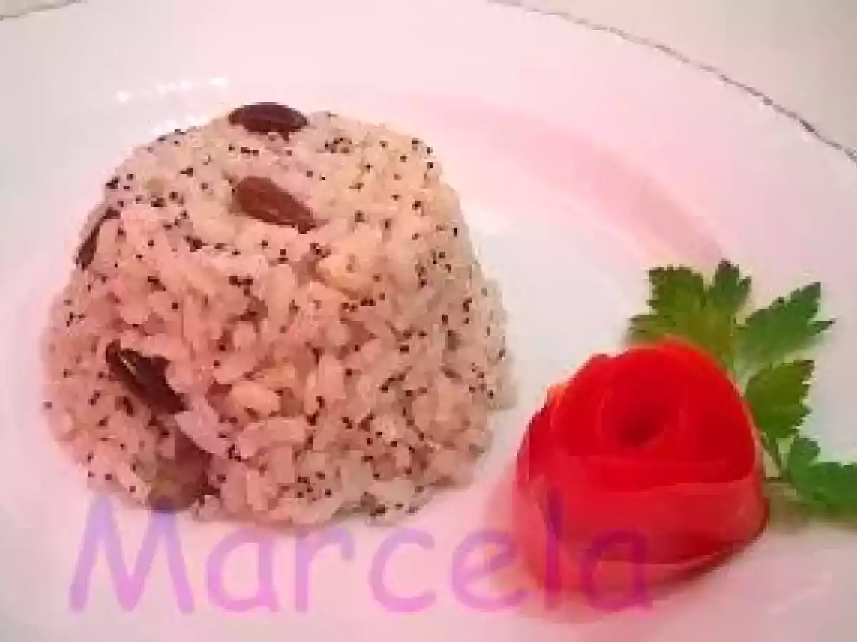 Haşhaşlı ve çam fıstıklı kepekli pirinç pilavı