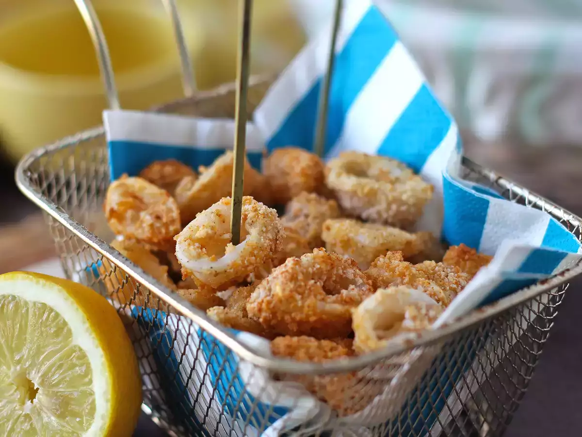 Hava fritözünde kalamar halkaları çıtır ve hafif - fotoğraf 2