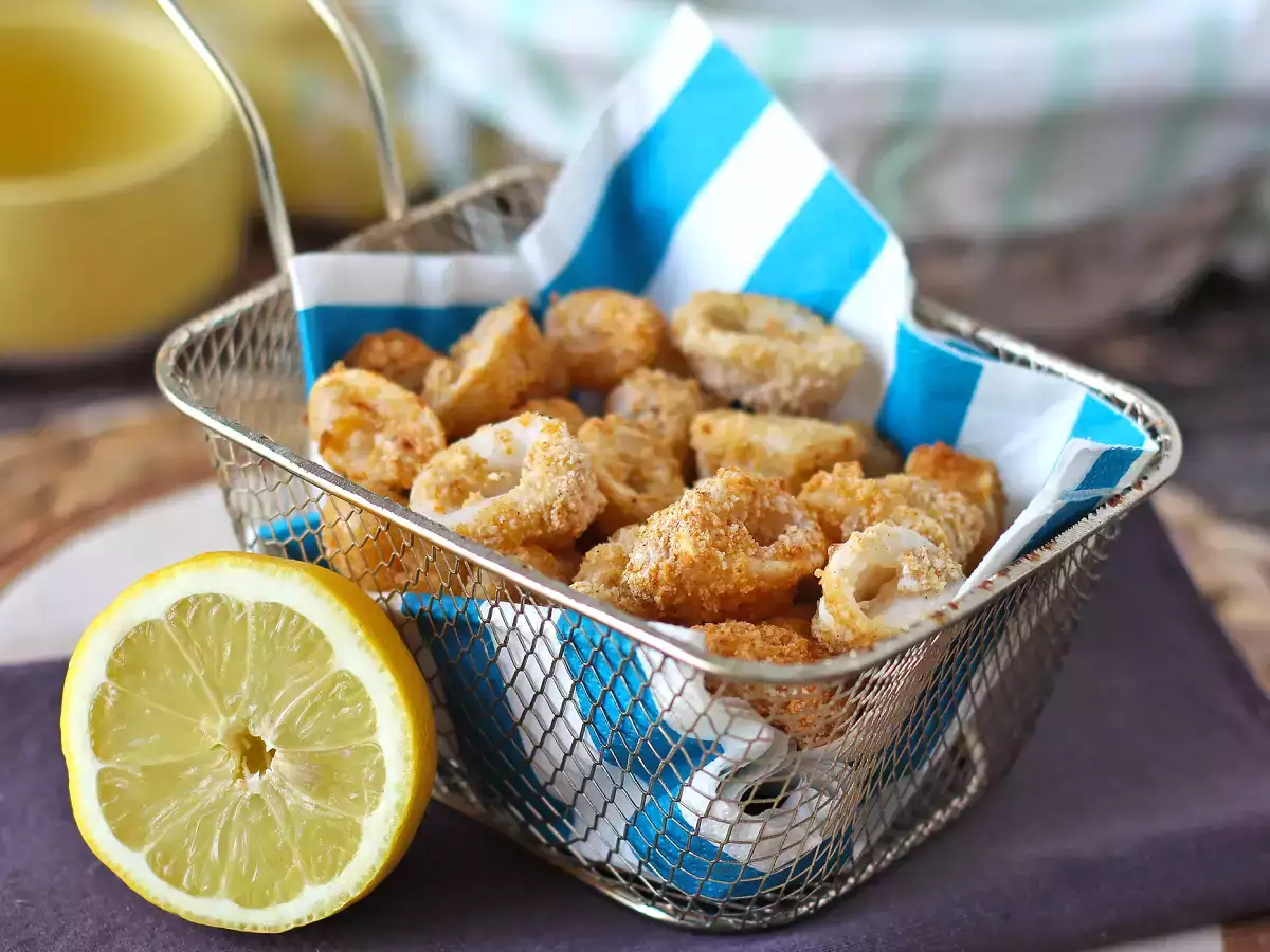 Hava fritözünde kalamar halkaları çıtır ve hafif - fotoğraf 3