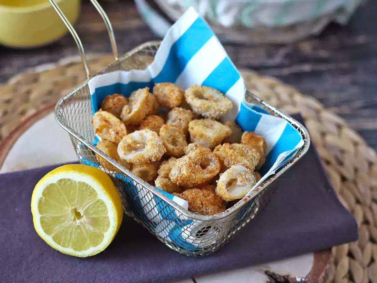 Hava fritözünde kalamar halkaları çıtır ve hafif - fotoğraf 5