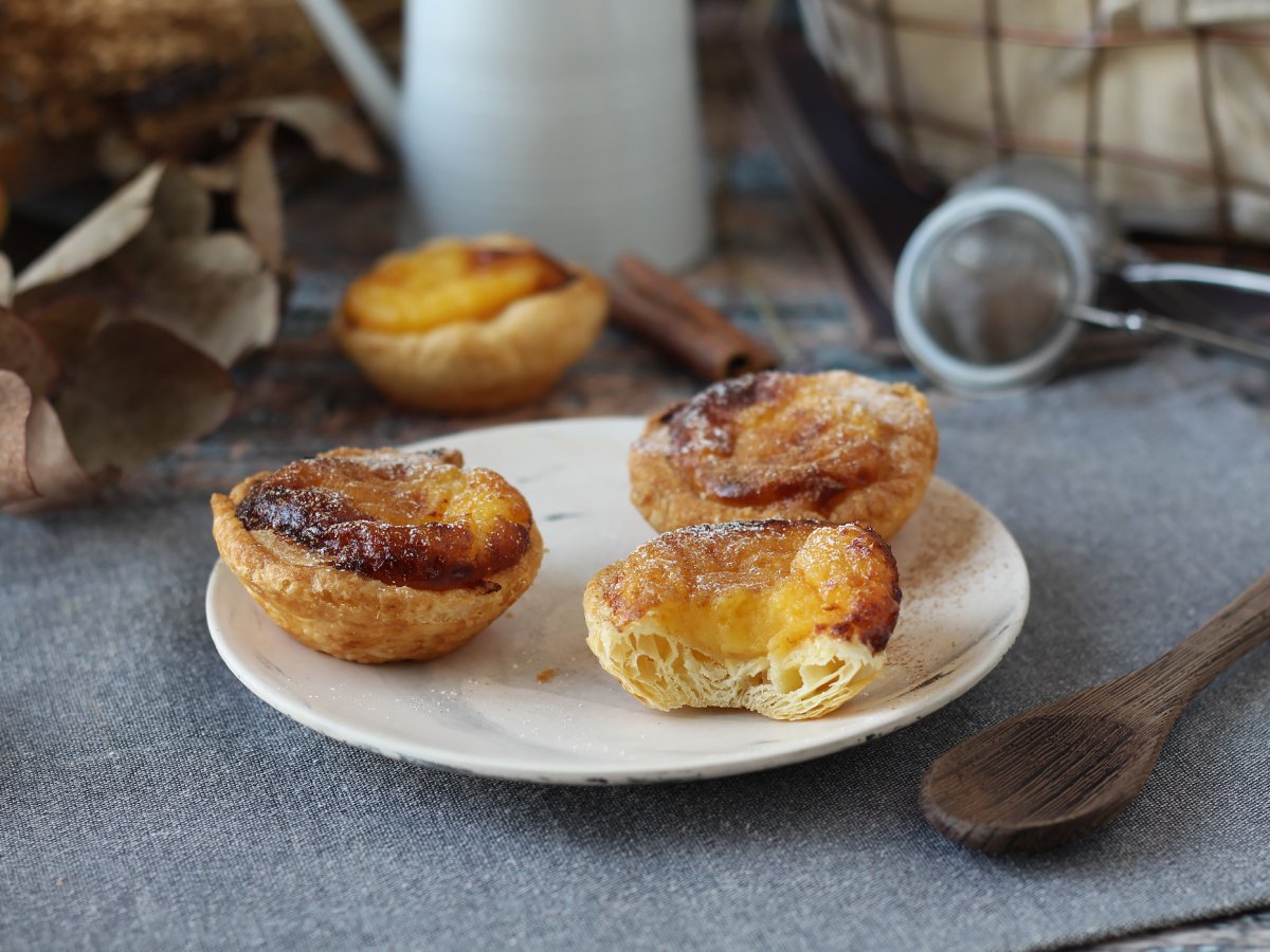 Hava fritözünde pastéis de nata. Geleneksel Portekiz tatlısı için hızlı ve kolay tarif. - fotoğraf 2