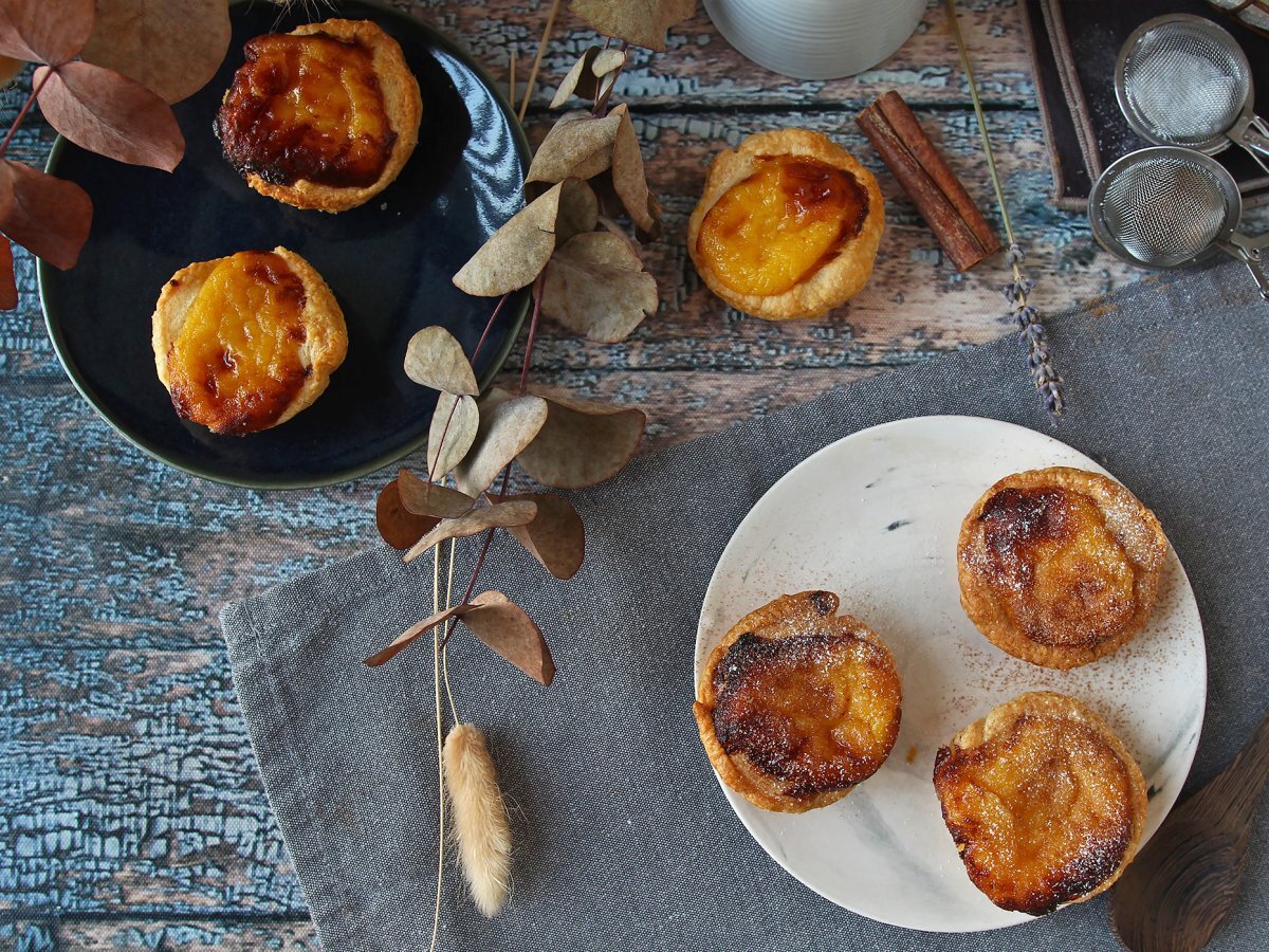 Hava fritözünde pastéis de nata. Geleneksel Portekiz tatlısı için hızlı ve kolay tarif. - fotoğraf 4