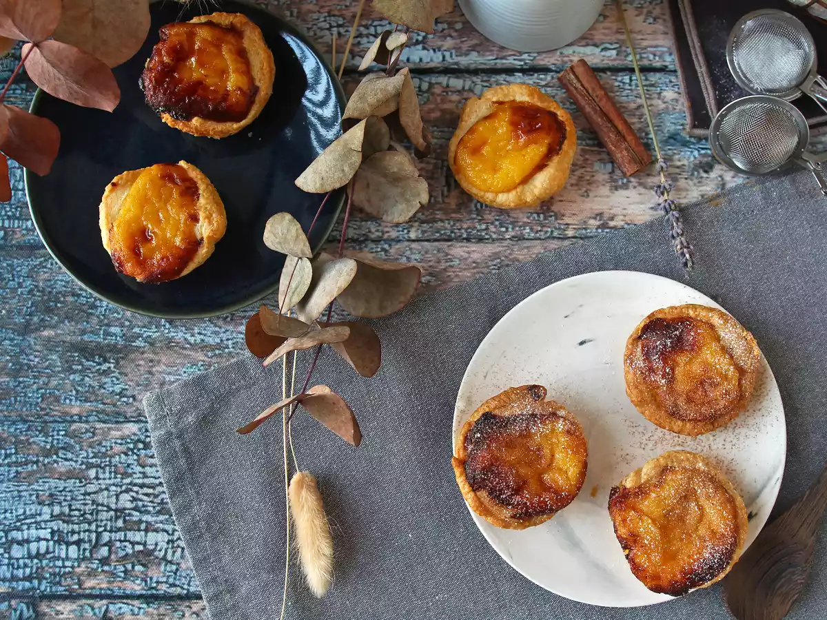 Hava fritözünde pastéis de nata. Geleneksel Portekiz tatlısı için hızlı ve kolay tarif. - fotoğraf 4