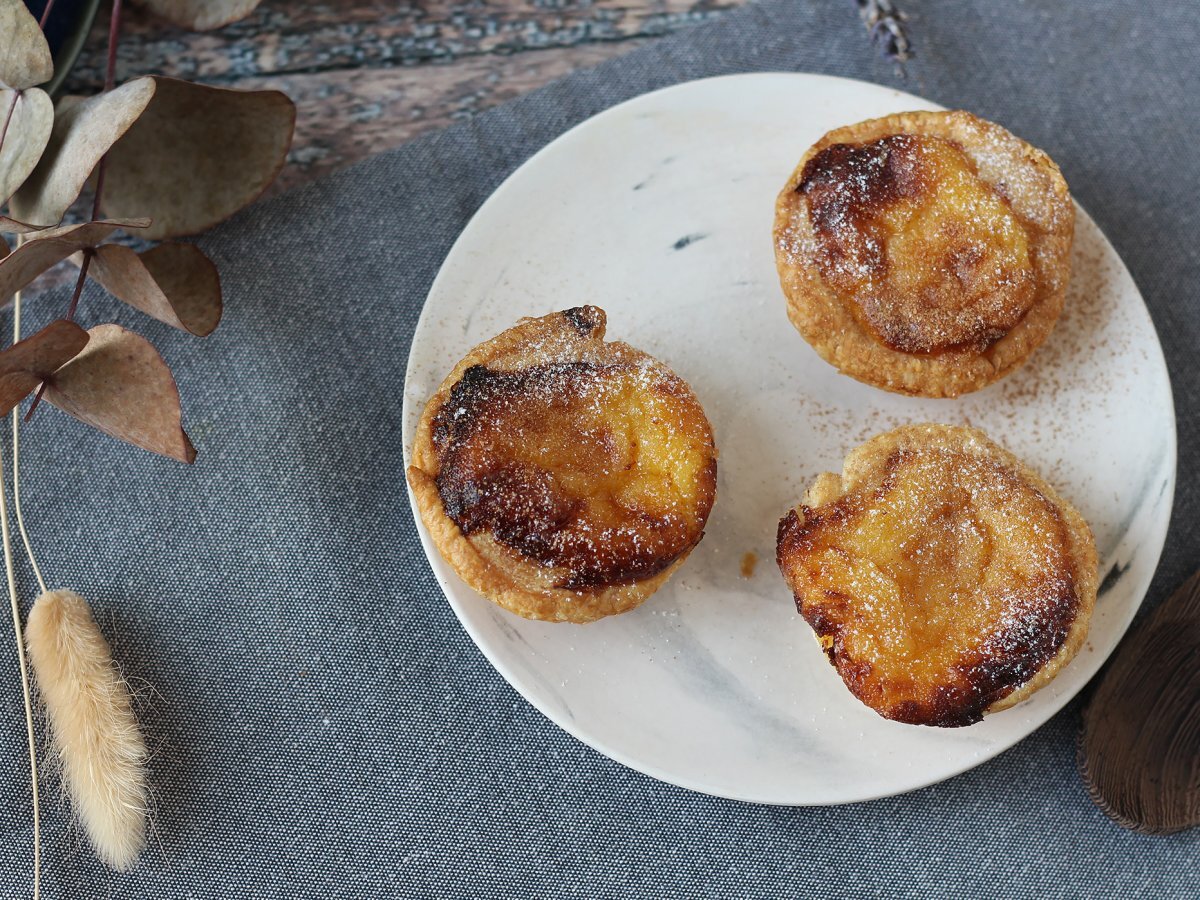 Hava fritözünde pastéis de nata. Geleneksel Portekiz tatlısı için hızlı ve kolay tarif. - fotoğraf 8