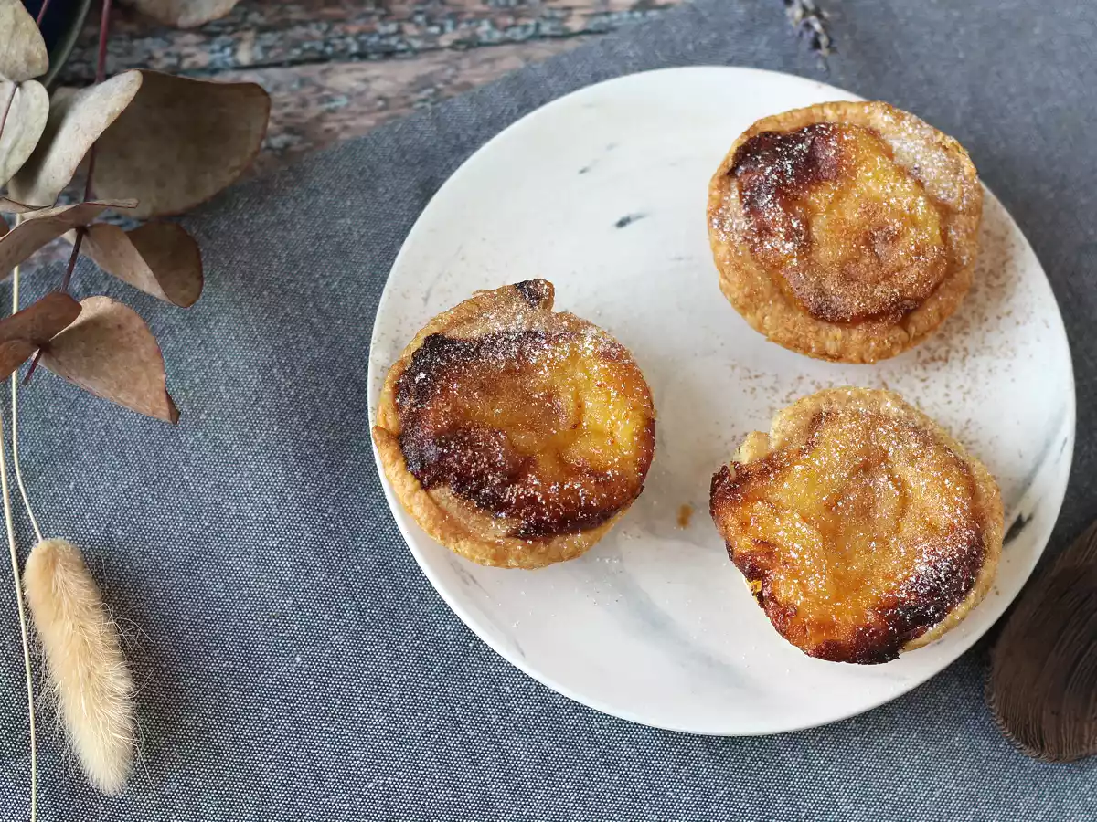Hava fritözünde pastéis de nata. Geleneksel Portekiz tatlısı için hızlı ve kolay tarif. - fotoğraf 8