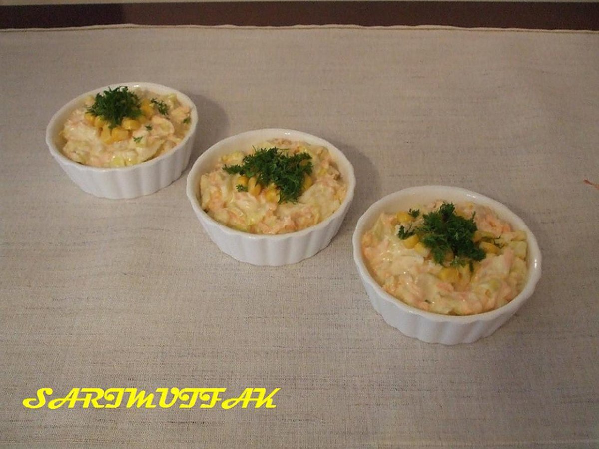 HAVUÇLU BEYAZ LAHANA SALATASI