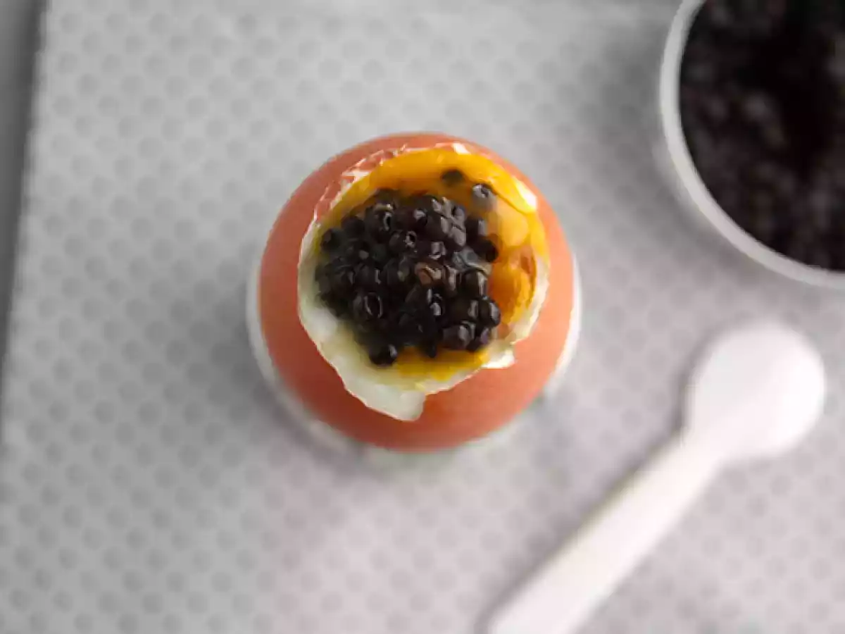 Havyarlı yumuşak haşlanmış yumurta - fotoğraf 2