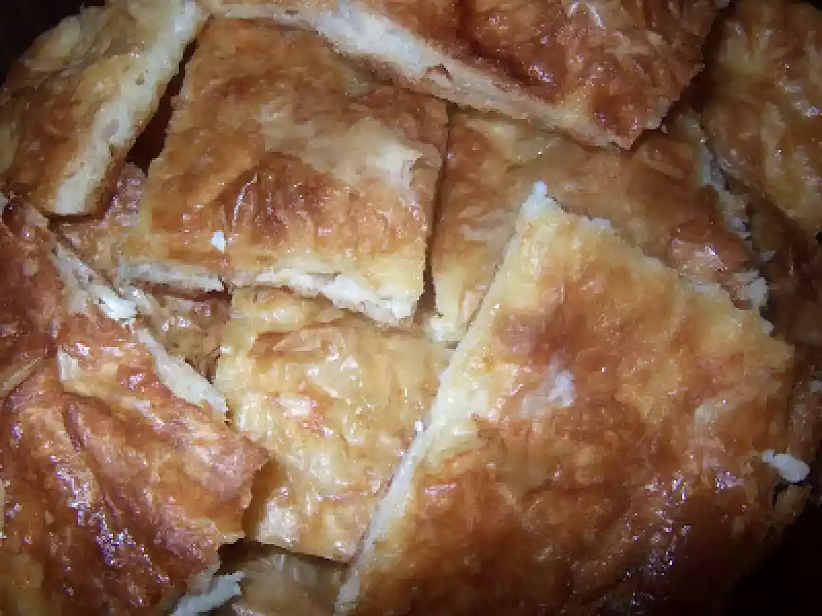 Hazır baklavalık yufkadan tepsi böreği